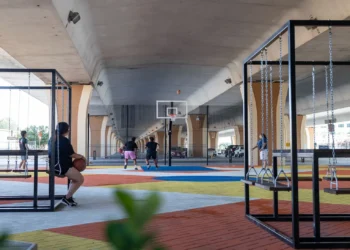System lets people personalize online social spaces while staying connected with others