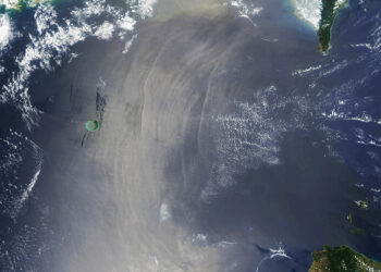 The Hidden Math of Ocean Waves Crashes Into View