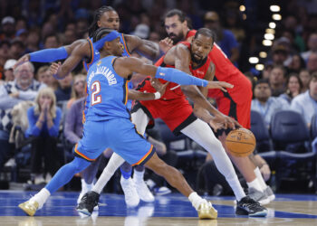 Thunder outlast Rockets in season-opening thriller