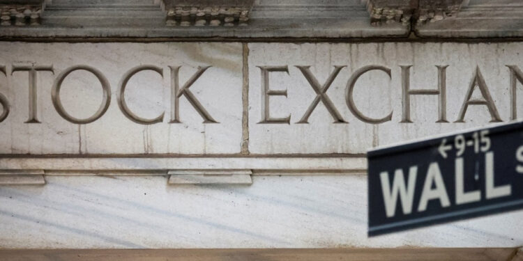 US stocks falter as traders weigh political turmoil