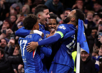 Chelsea down Barca in Champions League; City falter