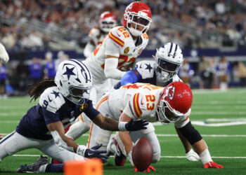 Cowboys hold off Chiefs, Bengals beat Ravens