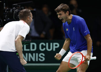Italy shut down Austria to move into Davis Cup semis