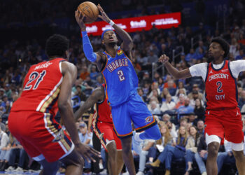 Thunder roll over Pelicans to maintain red-hot start