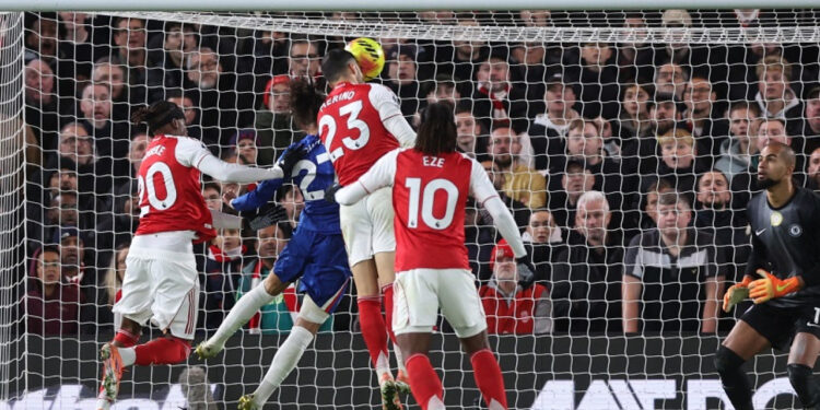 10-man Chelsea hold Arsenal; Isak scores for Liverpool
