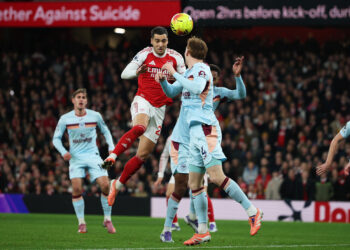 Arsenal continue to roll as Chelsea beaten at Leeds