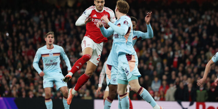 Arsenal continue to roll as Chelsea beaten at Leeds