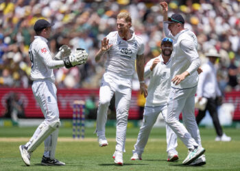 Australia lead England after 20 wickets fall