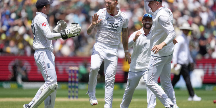 Australia lead England after 20 wickets fall