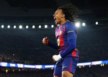 Barca rolls past Frankfurt; Spurs sink Slavia Prague
