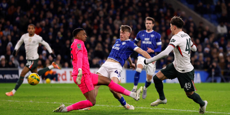 Chelsea battle past Cardiff for League Cup semis berth
