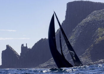 Comanche captures Sydney to Hobart yacht race