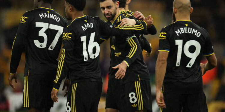 Fernandes inspires Man Utd to rout of Wolves