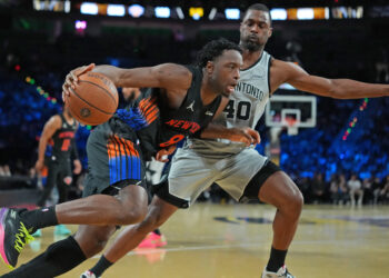 Knicks rally past Spurs to lift maiden NBA Cup crown