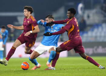 Napoli beat Roma to join Milan at Serie A summit