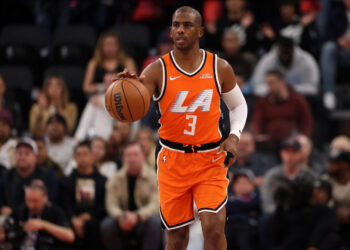 Paul axed by struggling Clippers