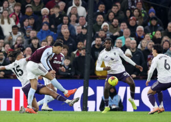 Rogers stars as Villa beat Man Utd to boost title bid