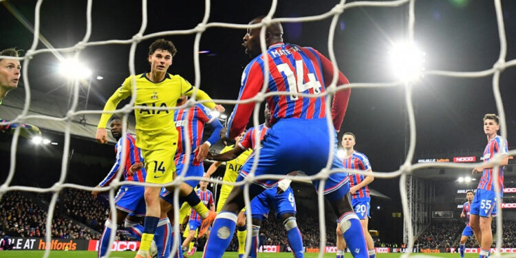 Spurs grab big win for Frank as Leeds hold Sunderland
