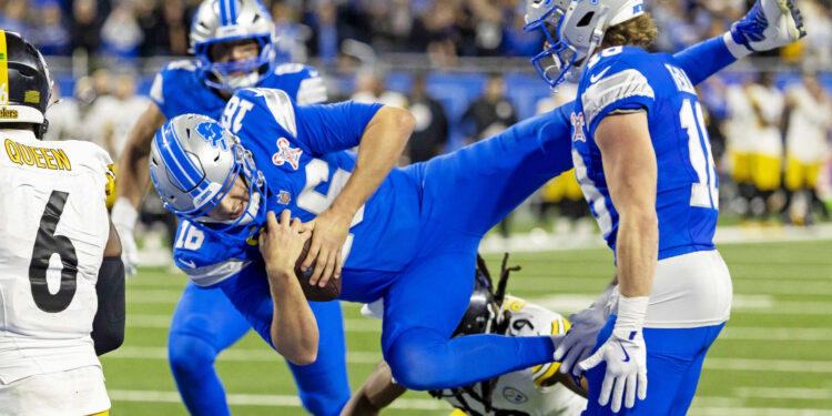 Steelers edge Lions as Bears, 49ers reach playoffs