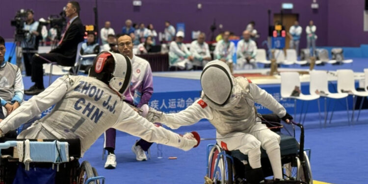 Wheelchair fencer bags bronze at para games