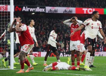 Arsenal miss chance to stretch lead in Liverpool draw
