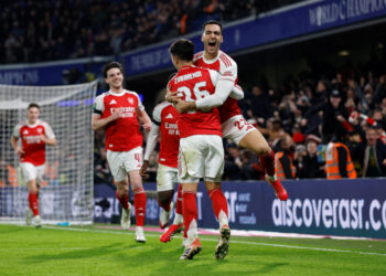 Arsenal sink Chelsea in League Cup semis first leg