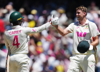 Australia hold on to win fifth Ashes Test over England
