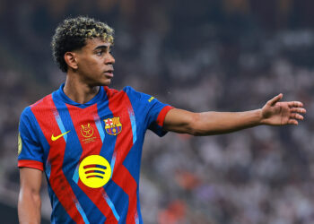 Barca sneak past Racing to reach Copa del Rey quarters