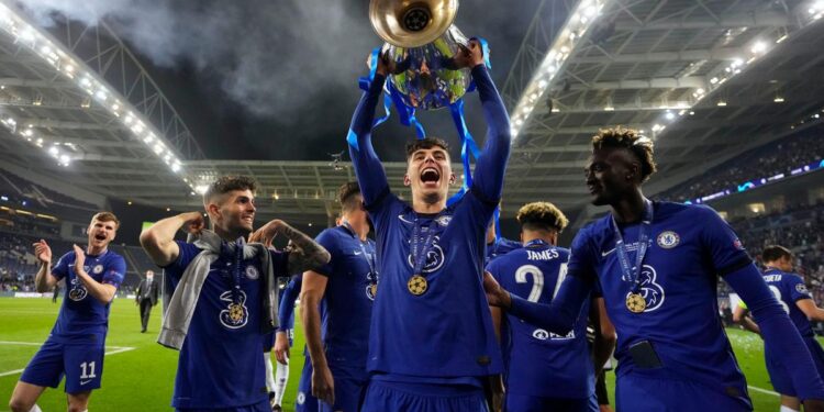 Bayern into Champions League last 16; Chelsea hold on