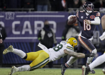 Bears, Rams prevail as NFL playoffs open