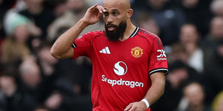 Carrick inspires dominant derby win for Man United