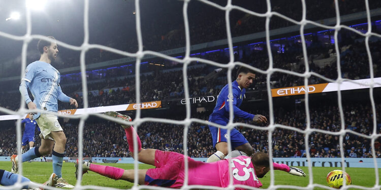 City held by Chelsea in thriller as Liverpool falter