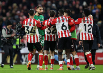 Man City stutter at Sunderland; Liverpool also held