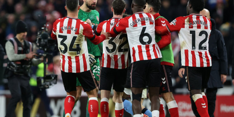 Man City stutter at Sunderland; Liverpool also held