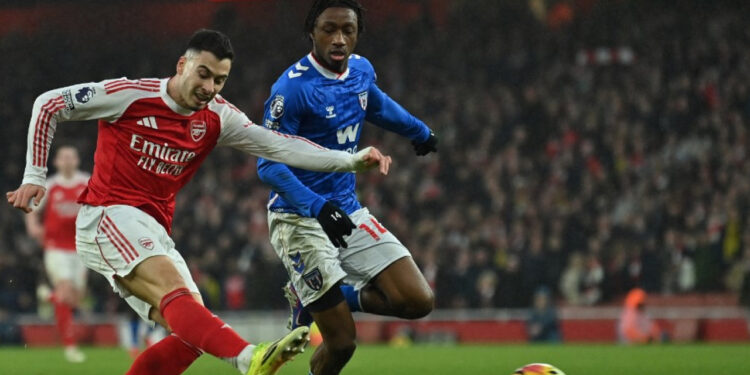 Arsenal go nine points clear as Man U pressure Frank