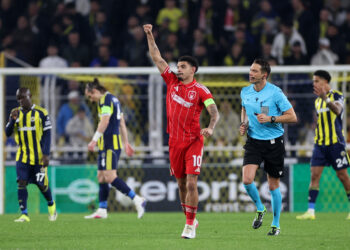 Forest rout Fenerbahce in Europa League play-offs