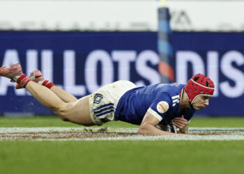 Rampant France thump Ireland in Six Nations opener