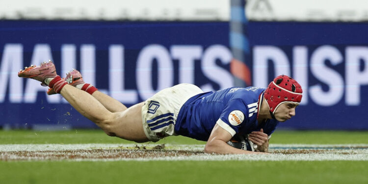Rampant France thump Ireland in Six Nations opener