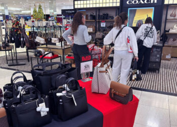 US consumer confidence rises in February