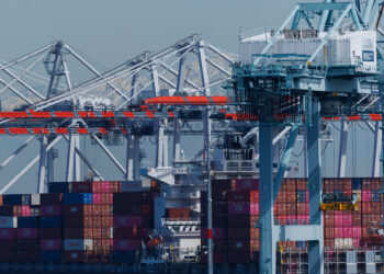 US starts collecting 10-percent global import tariff