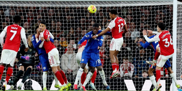 Arsenal beat 10-man Chelsea; Man Utd climb to third