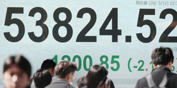 HK, regional markets retreat as risk appetite wanes