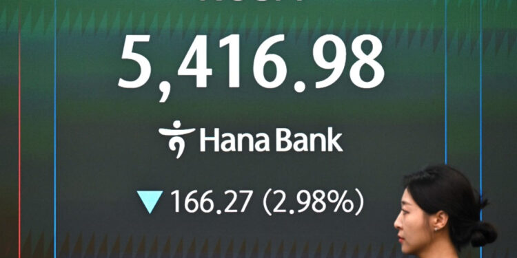 HK, regional stocks head south