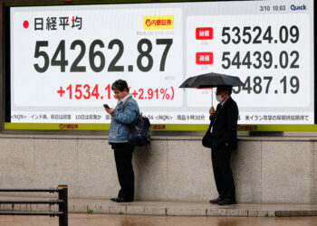 HK, regional stocks rebound as war fears ease