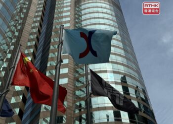 HK stocks slip on Middle East conflict concerns