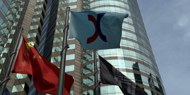 HK stocks slip on Middle East conflict concerns