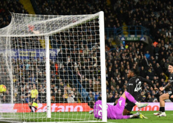 Man City win to close on Arsenal