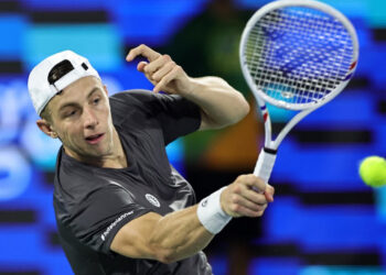 Medvedev wins Dubai title as Griekspoor withdraws
