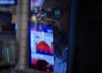 Stocks drop on rising oil price and weak US job market