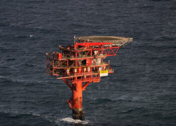 Wall St falls as soaring oil prices prompt selloff
